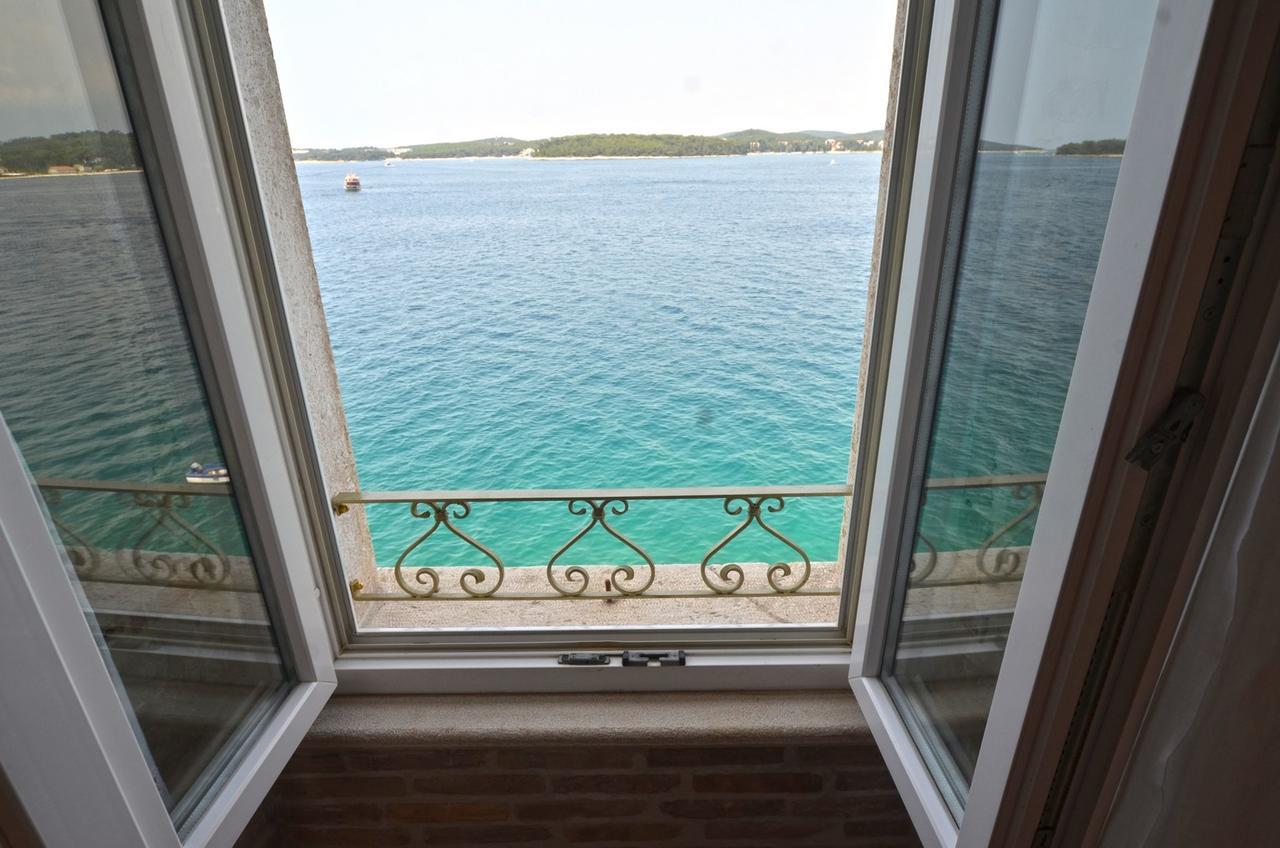 Hotel Arnolongo B4 Sea View à Rovinj Extérieur photo